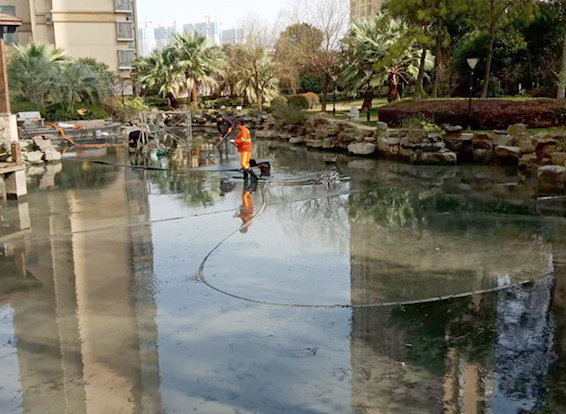 偏关景观池淤泥清理